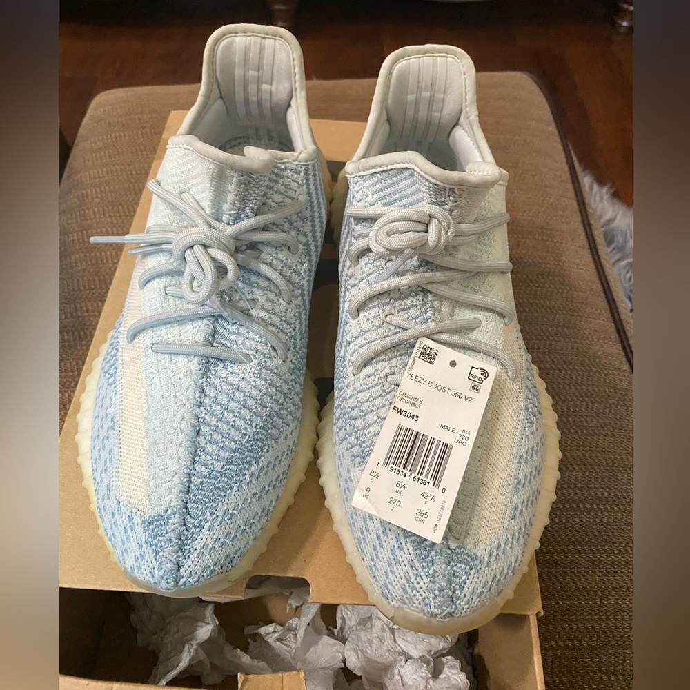 Yeezy cloud white color way 
Slightly worn 
Original tag/ box included
